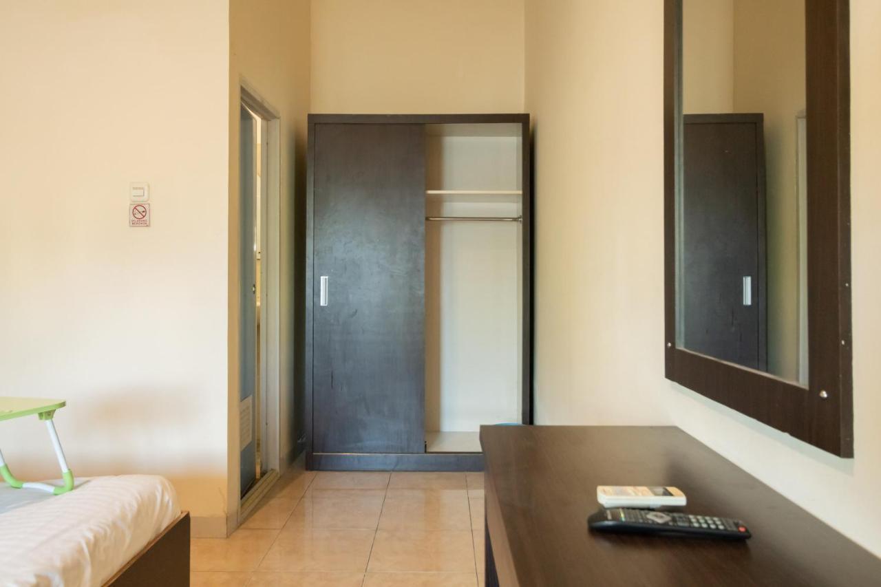 Urbanview Hotel Nugraha Palembang By Reddoorz Exterior photo