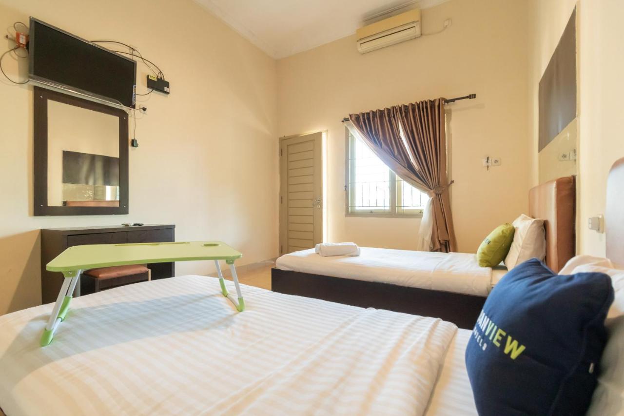 Urbanview Hotel Nugraha Palembang By Reddoorz Exterior photo