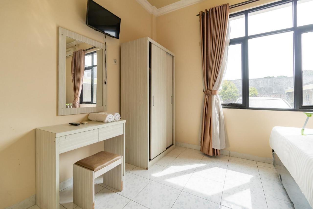 Urbanview Hotel Nugraha Palembang By Reddoorz Exterior photo