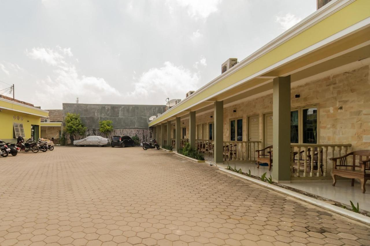 Urbanview Hotel Nugraha Palembang By Reddoorz Exterior photo