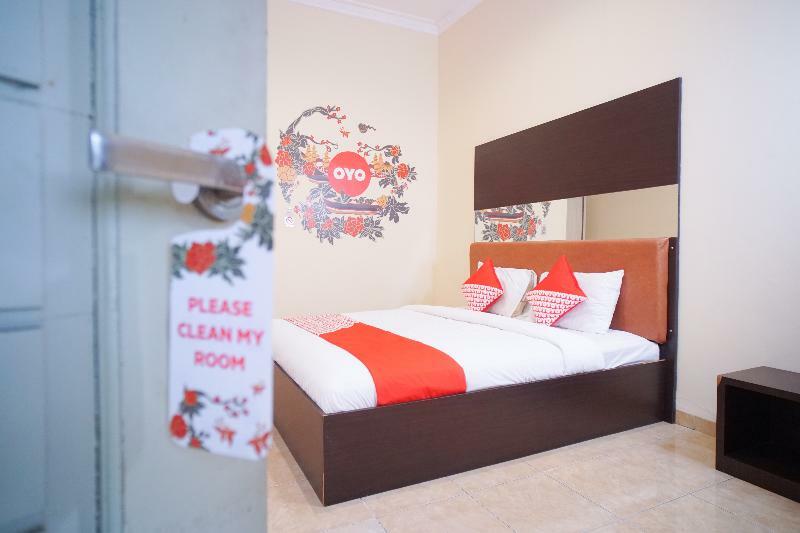 Urbanview Hotel Nugraha Palembang By Reddoorz Exterior photo