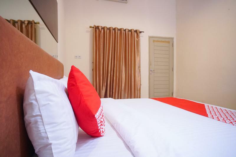 Urbanview Hotel Nugraha Palembang By Reddoorz Exterior photo