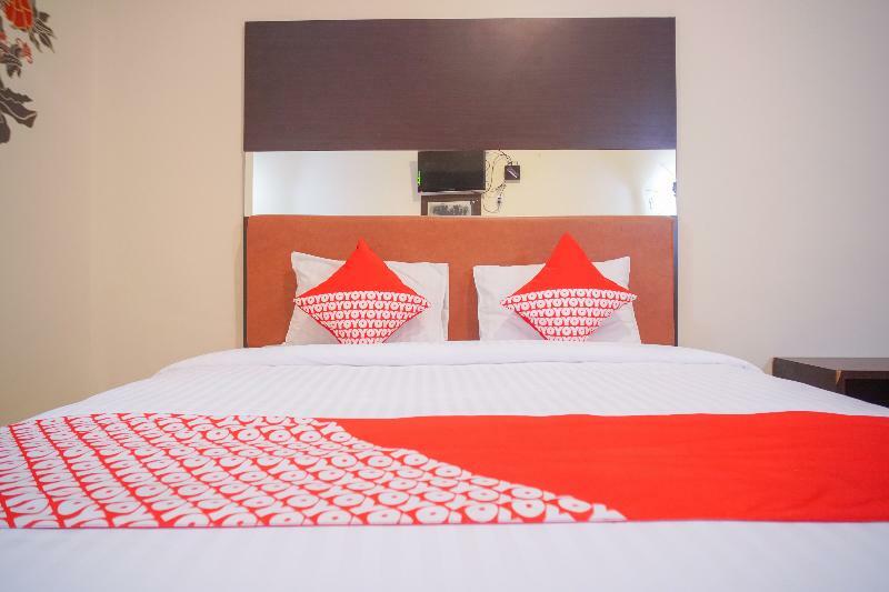 Urbanview Hotel Nugraha Palembang By Reddoorz Exterior photo